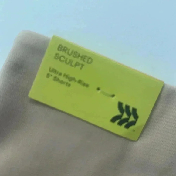 All in motion brushed sculpt 5 inch bike shorts. NWT Ultra High Rise Size Small - Picture 5 of 5